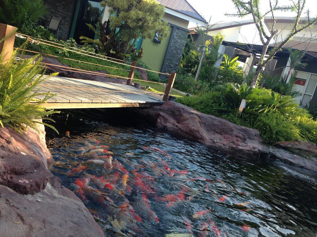 Saabpaiboon Grand Resort Ban Talat Pokoj fotografie